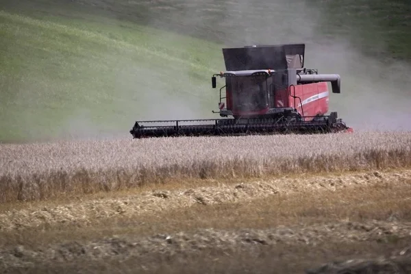 Agricultural machine, the harvester