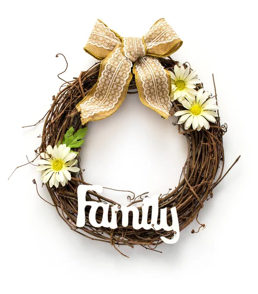 白い背景の黄麻布弓と家族の花輪 — ストック写真