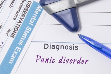 Psikiyatrik tanı panik bozukluğu. Psikiyatrist üzerinde çalışma alanı, panik bozukluğu anket mental durum sınav ve refleks çekici çevrili tanısında gösterilen tıbbi sertifikasıdır