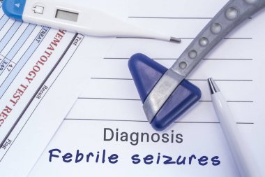 Tanı febril nöbetler. Kağıt tıbbi rapor febril nöbetler nörolojik tanısı ile yazılı bir nörolojik refleks çekici, elektronik termometre ve ortak kan testi ile çevrilidir