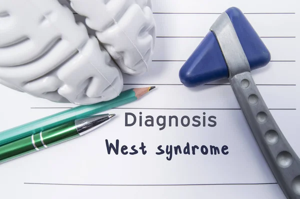 Diagnóstico neurológico del síndrome de West. Martillo reflejo neurológico, forma del cerebro, pluma y lápiz la mentira en un informe médico, etiquetado con el diagnóstico de síndrome de West. Concepto de neurología — Foto de Stock