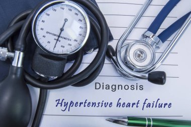 Tanı hipertansif kalp yetmezliği. Bir stetoskop tıbbi form belgeler office doktor hipertansif kalp yetmezliği tanısı dahiliye hakkında manşet yalanla Tansiyon Aleti