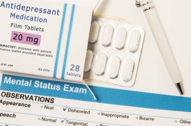Antidepresan ilaç veya ilaçlar. Antidepresan ilaçlar adıdır uyuşturucu of blister ambalaj kutu psikiyatrist hastaya tarafından yürütülen Mental durum muayenesi sonucu yanında yatıyor