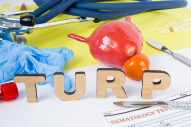 İçli Medikal Cerrahi Üroloji kısaltma veya kısaltma prostat bezi, prostat cerrahi operasyonda transüretral rezeksiyon. Word içli yakınındaki prostat bezi, neşter, stetoskop, eldiven modeli
