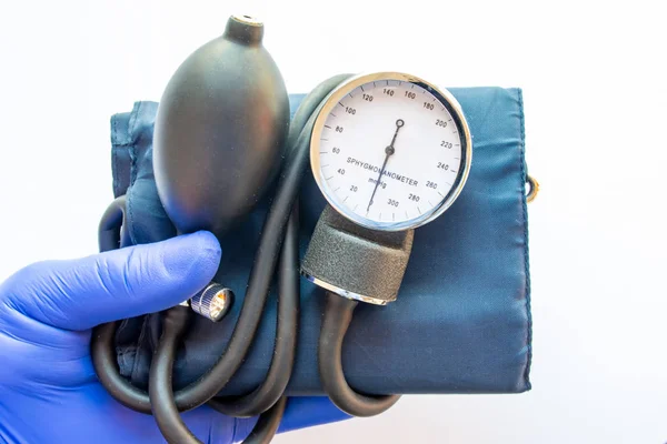 Mediziner Krankenschwester Oder Arzt Hält Der Hand Trägt Blaue Medizinische — Stockfoto