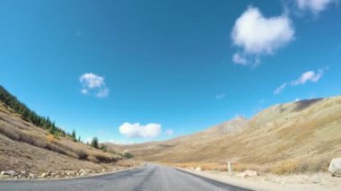 Alp ormandan sonbaharda sürüş.