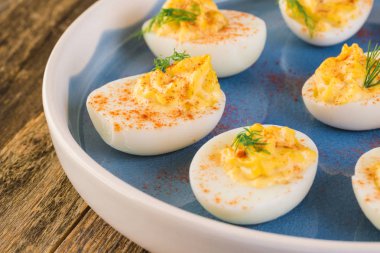 Baharatlı ve acılı eggson plaka