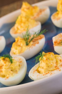 Baharatlı ve acılı eggson plaka