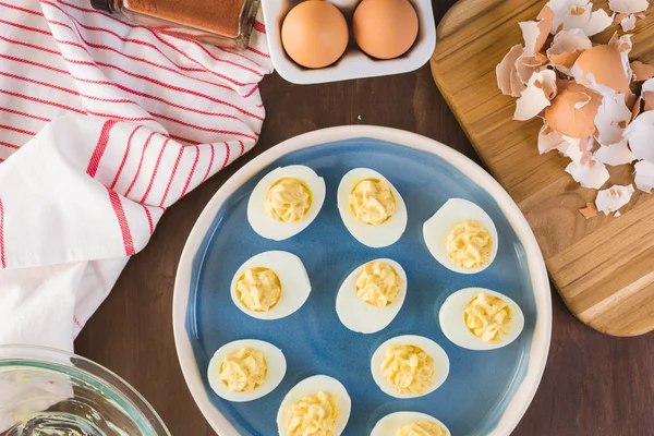 Переглянути deviled яйця — стокове фото