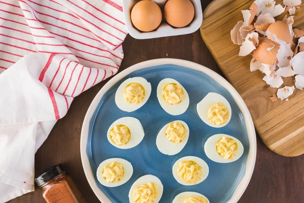 Переглянути deviled яйця — стокове фото