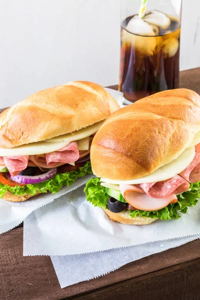 Sub sendviče s colou — Stock fotografie