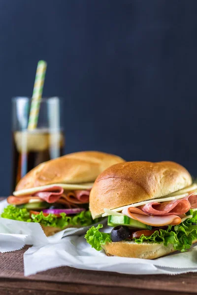 Sub Sandwiches mit Cola — Stockfoto