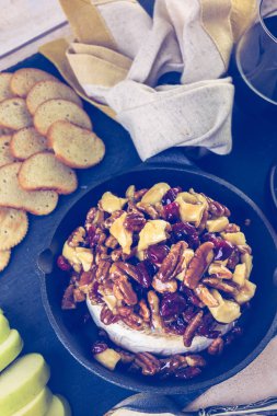 Karamel somun ve kızılcık meze 