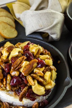 Karamel somun ve kızılcık meze 