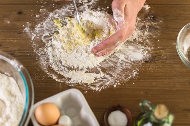 Hamur hazırlama yakın çekim
