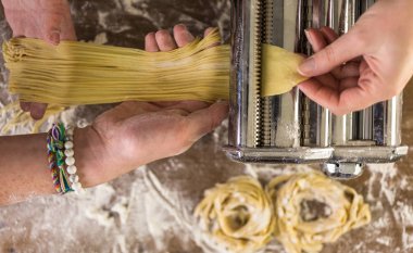 Ev yapımı makarna hazırlama 