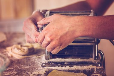 Ev yapımı makarna hazırlama 