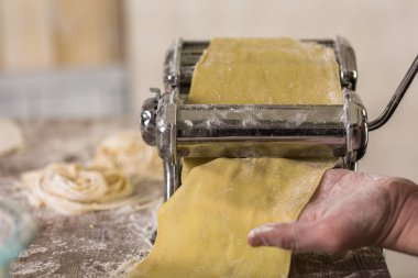 Ev yapımı makarna hazırlama 