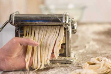 Ev yapımı makarna hazırlama 