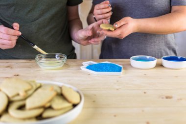 Hanuka çerezleri yapmak