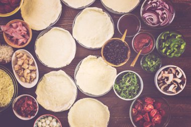 Küçük pizza hazırlama