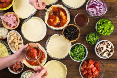 Küçük pizza hazırlama