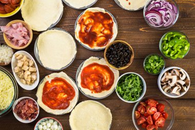 Küçük pizza hazırlama