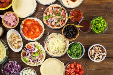 Küçük pizza hazırlama