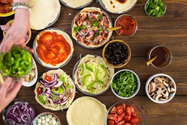 Küçük pizza hazırlama