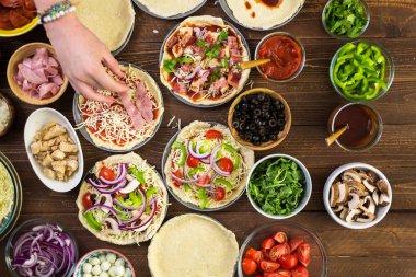 Küçük pizza hazırlama