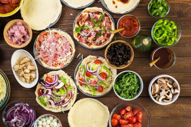 Küçük pizza hazırlama