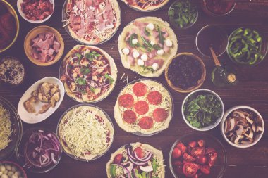 Küçük pizza hazırlama