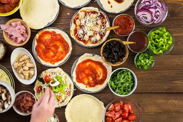 Küçük pizza hazırlama