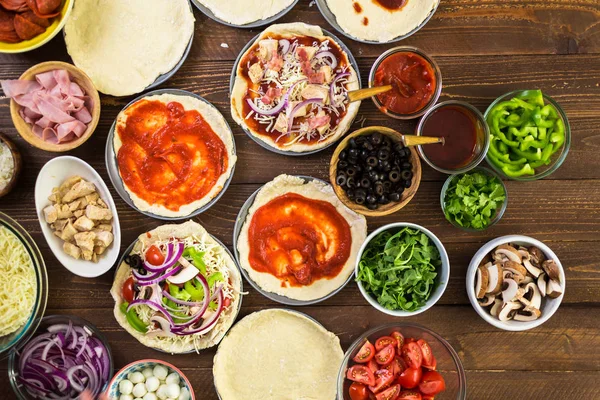 Küçük pizza hazırlama