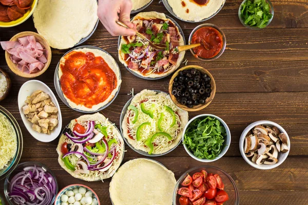 Küçük pizza hazırlama