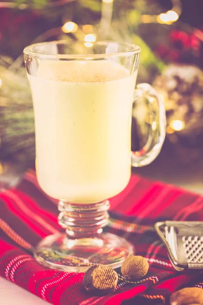 Bebida de ponche de huevo en vaso — Foto de Stock