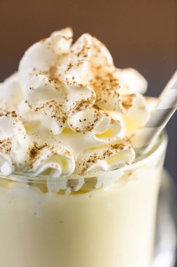 Geleneksel yumurta nog