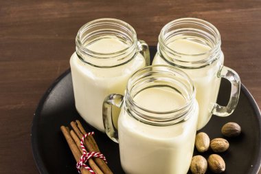 Geleneksel yumurta nog