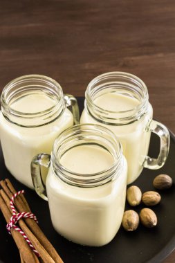 Geleneksel yumurta nog