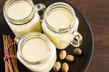 Geleneksel yumurta nog