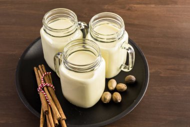 Geleneksel yumurta nog