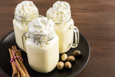 Geleneksel yumurta nog