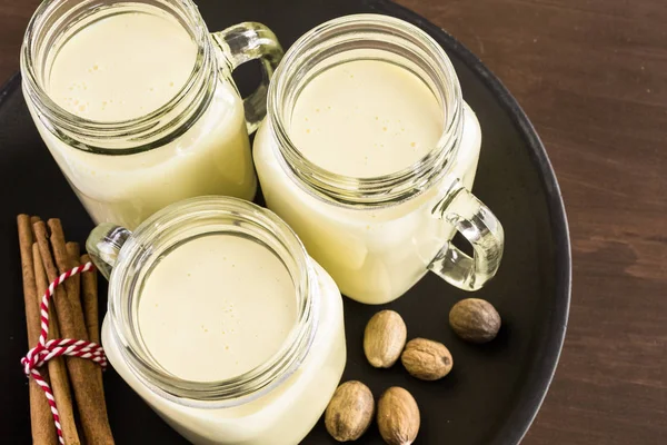 Geleneksel yumurta nog