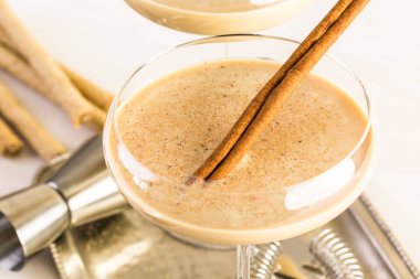 Tatil yumurta likörü kokteyl 