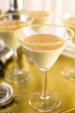 Tatil yumurta likörü kokteyl 