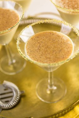 Tatil yumurta likörü kokteyl 