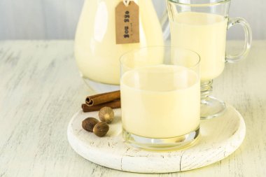 Geleneksel yumurta nog