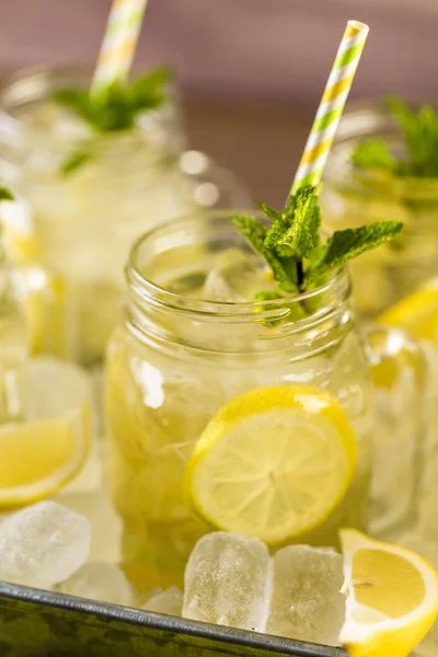 Green tea with citrus — Stock Photo, Image