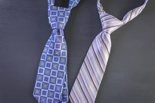 男のネクタイを色します。 — ストック写真