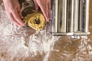 Ev yapımı makarna hazırlama 